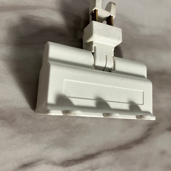 3 Outlet Swivel Wall Adapter - Picture 6 of 6